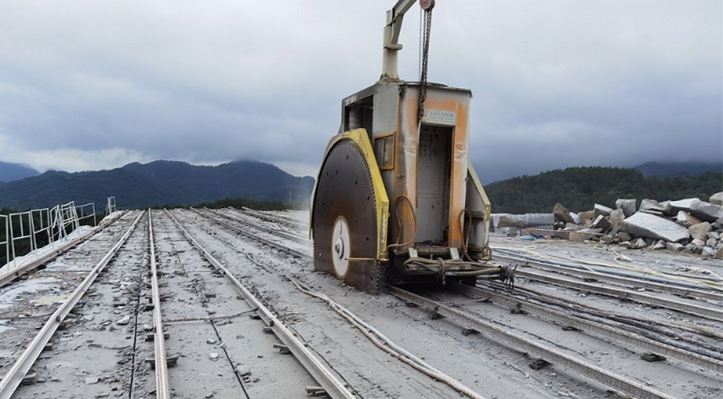 安徽芝麻灰石材產地旌德縣花崗巖礦山及灰麻石材欣賞！