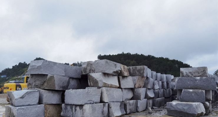 安徽芝麻灰石材產地旌德縣花崗巖礦山及灰麻石材欣賞！