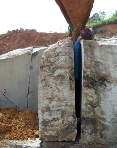 石材礦山開采工藝與設備解析