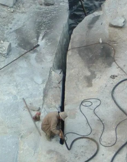 石材礦山開采工藝與設備解析